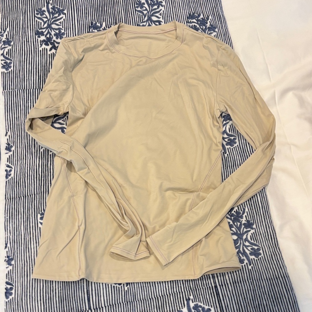 Lululemon long sleeve tee - perfect for safari